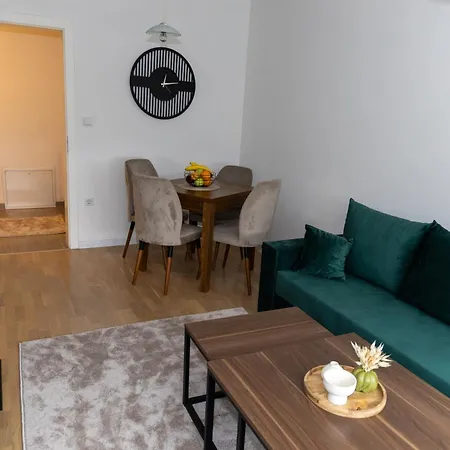 Avis Apartment